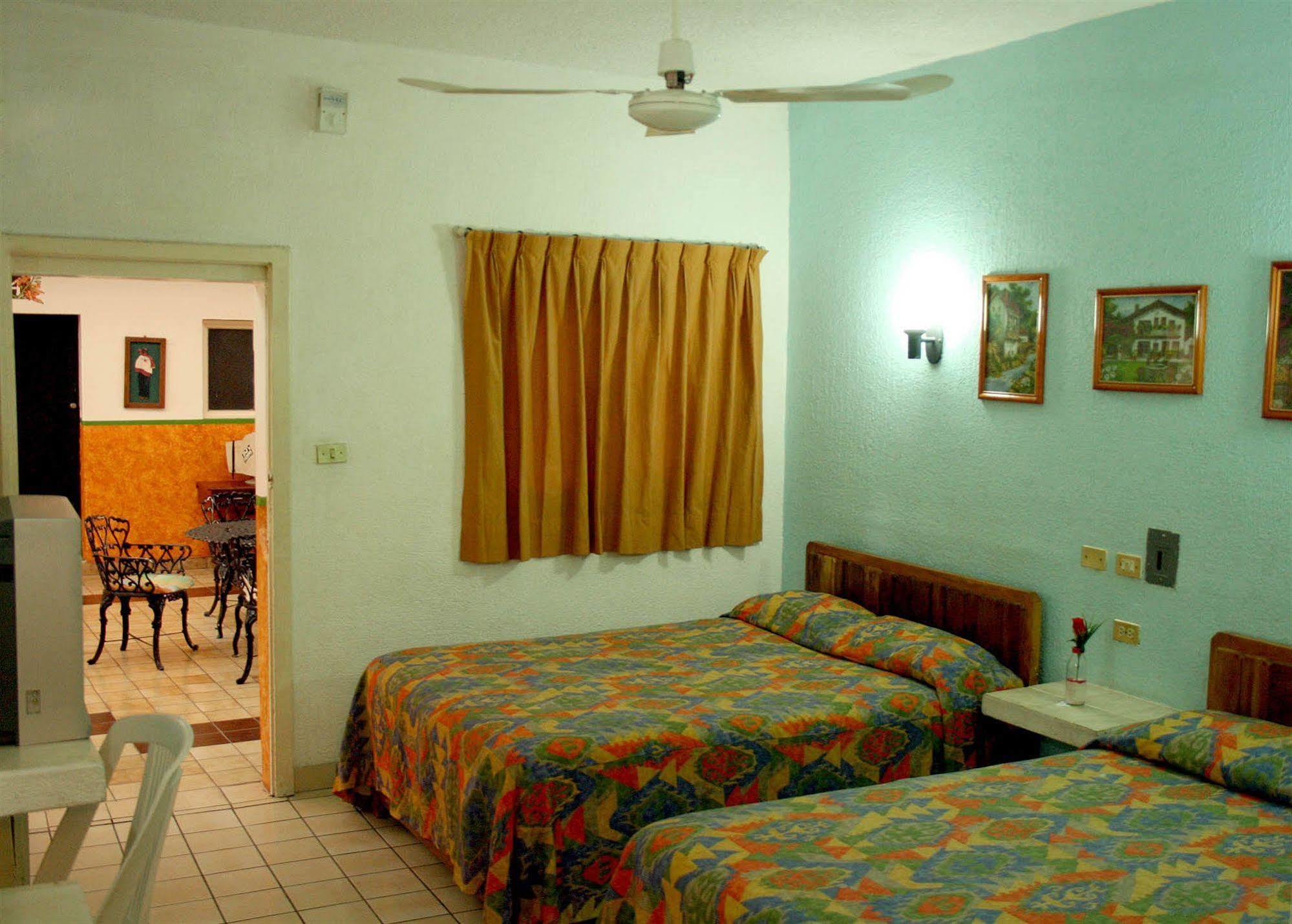 Hotel Cervantino Тапачула Екстериор снимка